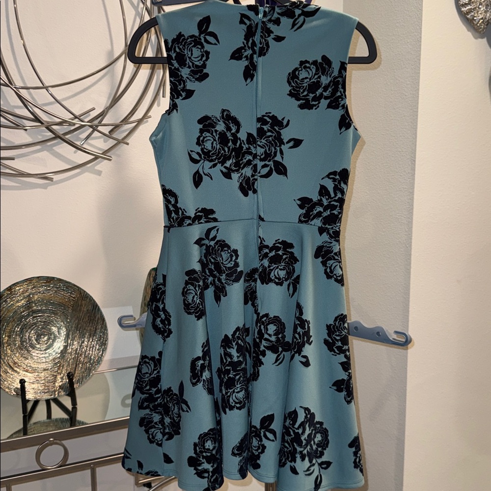 ‼️REDUCED‼️ Jodi Kristopher Blue Floral Mini Dress - Picture 4 of 5